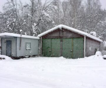 do garage doors need more maintenance in colder regions